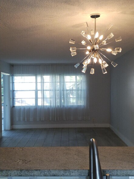 Building Photo - 1333 E Hallandale Beach Blvd