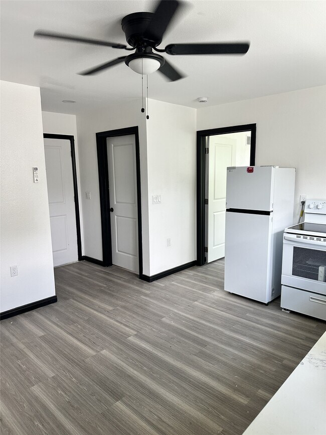 Building Photo - 6812 Avenue Q