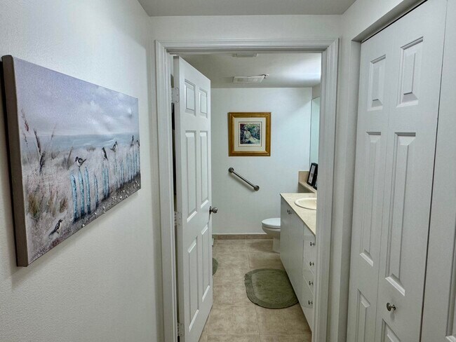 Building Photo - 625 Casa Loma Blvd