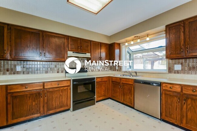 Building Photo - 3 Bedroom Pet-Friendly Home in ST PETERS, ...