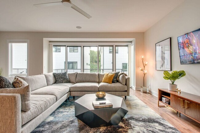 Building Photo - 2108 9th Ave N