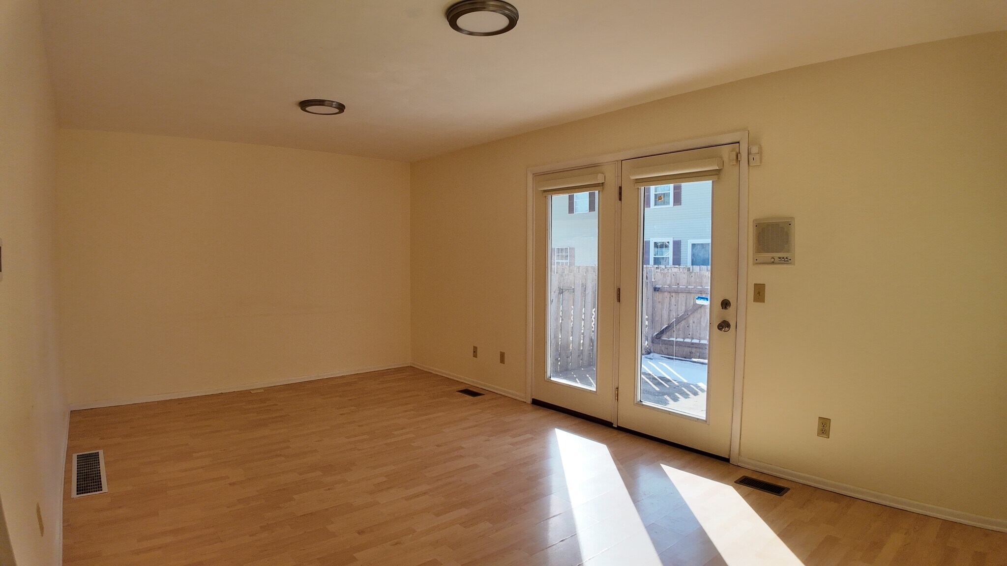 Building Photo - 2 Meadowbrook Dr