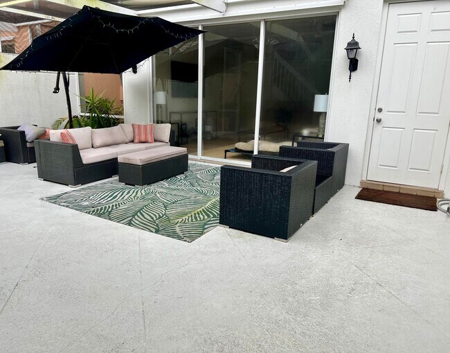 Building Photo - 223 Soriano Dr