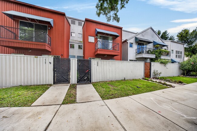 Building Photo - 2809 Crawford St