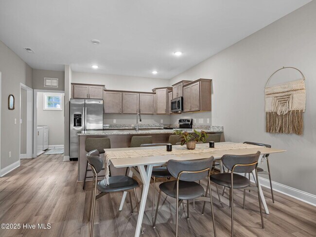 Building Photo - 150 Coastline Cir