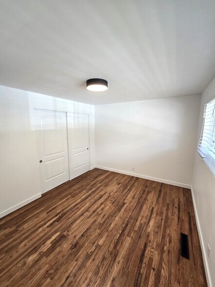 Building Photo - 9910 S Sego Lily Dr