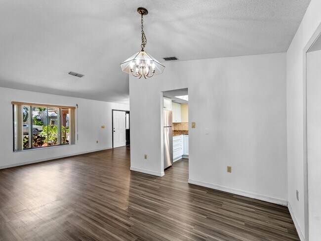 Building Photo - 8429 Cypress Lake Cir