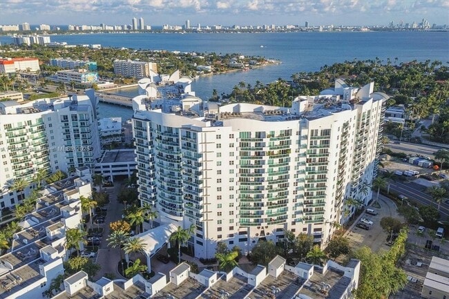 Building Photo - 7910 Harbor Island Dr