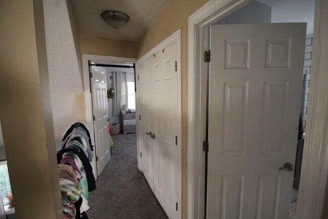 Building Photo - 6929 S Prom Dr