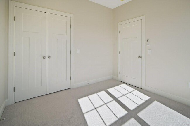 Building Photo - 129 Oakcrest Rd