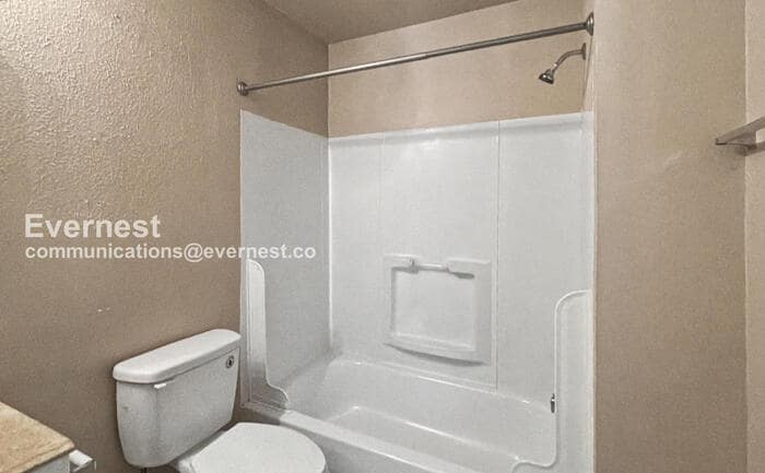 Building Photo - 15915 Rosebriar Dr