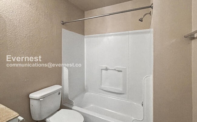 Building Photo - 3 Bed, 2.5 Bath Home with Fenced Yard & Garage / Pet-Friendly / Available Now!