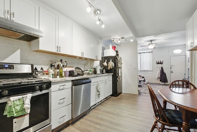 Building Photo - 4 bed, 1.5 bath Southside Flats Apartment!
