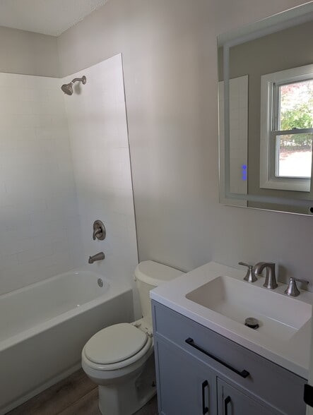 Building Photo - 47 Hill St