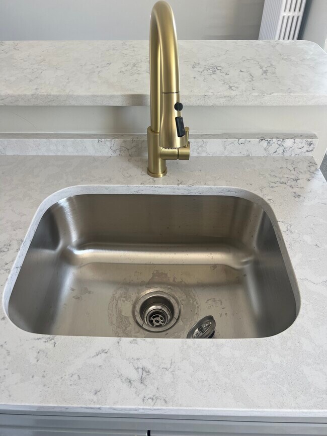 Building Photo - 31 N Main St