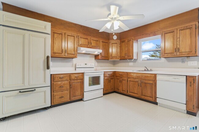 Building Photo - 86 Harbor Dr