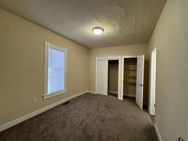 Building Photo - 910 Sahwatch St