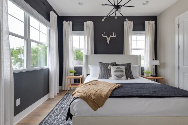 Building Photo - 1405 Napoleon St