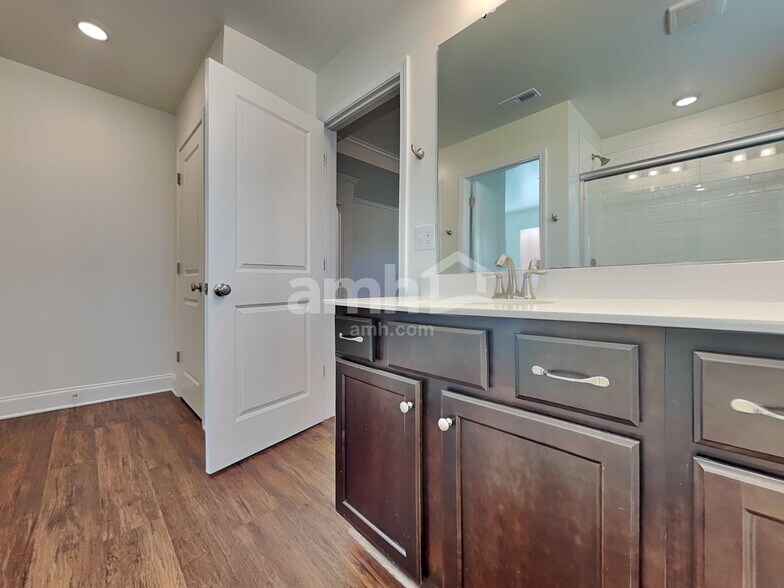 Building Photo - 164 Hazel Pk Dr