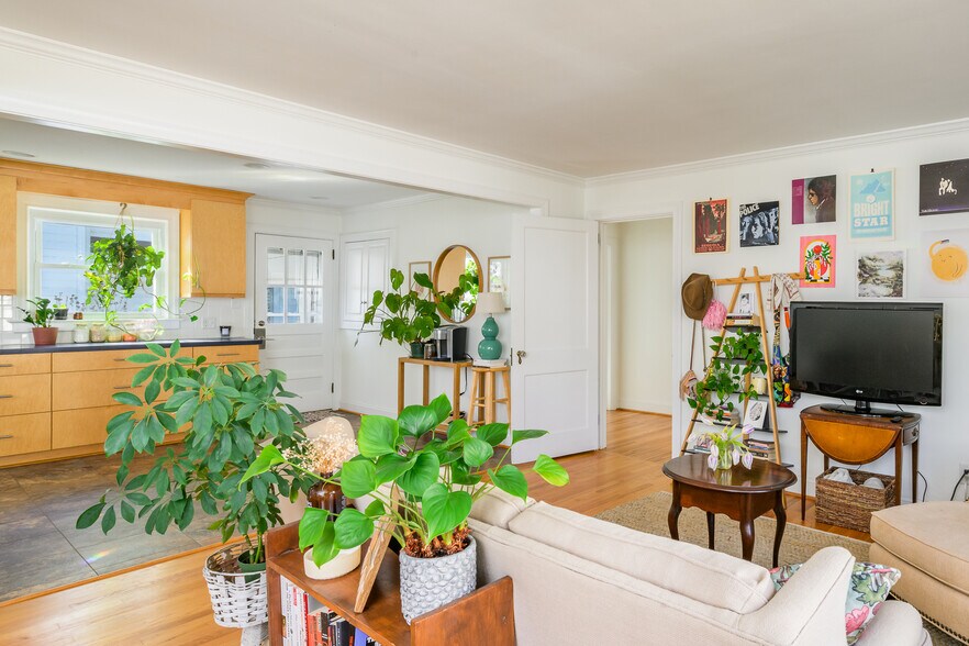 Building Photo - 306 Horace Mann Ave