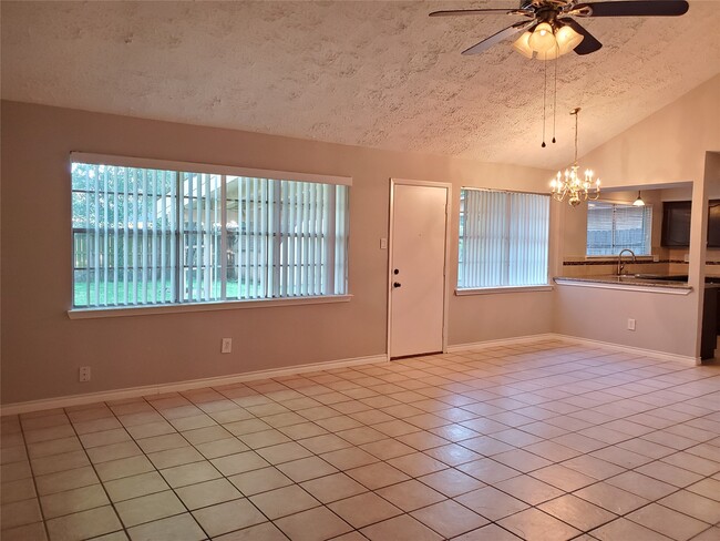 Building Photo - 16315 Thistleglen Dr