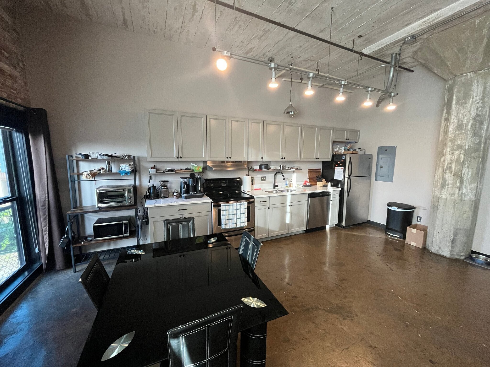 Building Photo - 201 Hull St