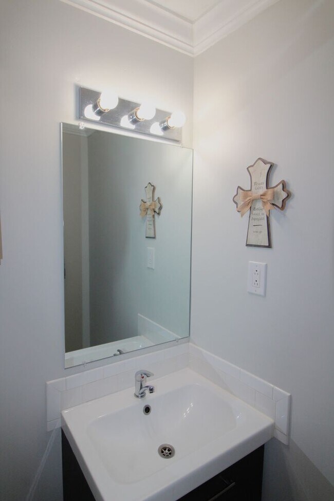 Building Photo - 3 Bedroom Brick Ranch in Idlewild Farms