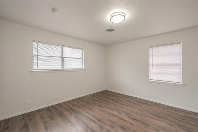 Building Photo - 2021 Glen Haven Dr