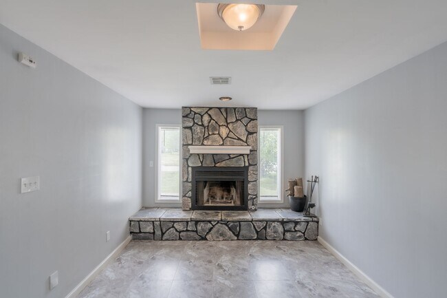 Building Photo - Cozy 2 Bedroom 1 Bathroom Home In Kendall-...
