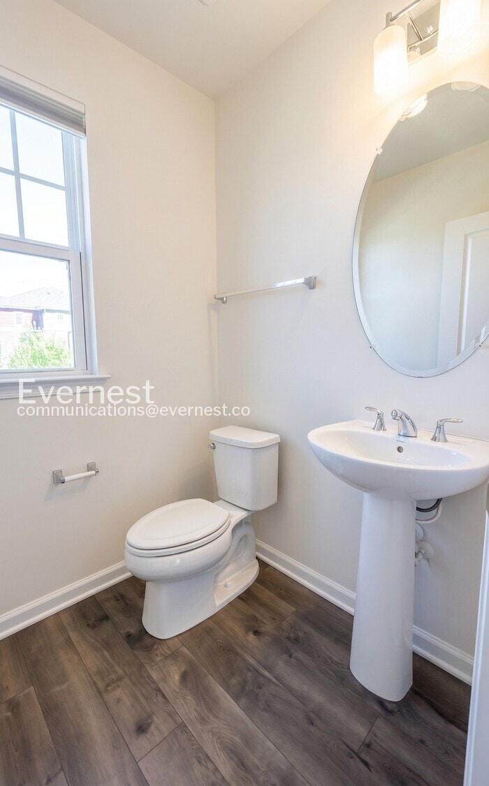 Building Photo - 1809 Noyack Ln