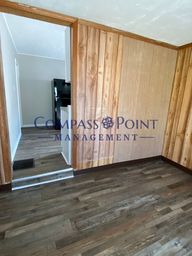 Building Photo - Your New Home Awaits! First Month Rent Free!!!