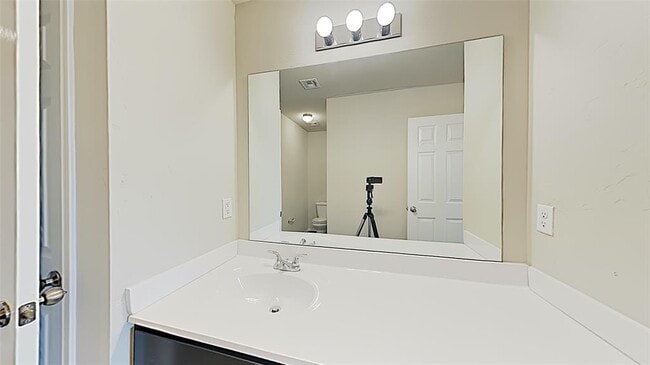 Building Photo - 9704 Laredo Ln