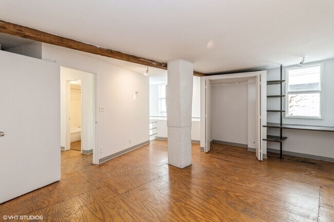 Building Photo - 726 W 18th St