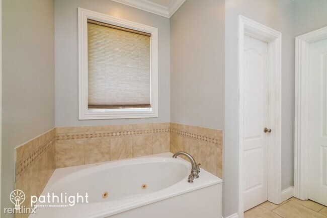 Building Photo - 4 br, 3.5 bath House - 6421 Shirley Ave UNIT