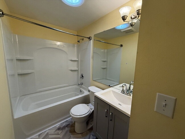 Building Photo - 2485 York St