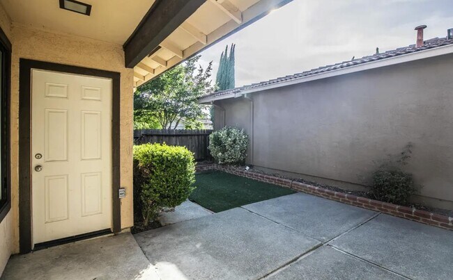 Building Photo - 2728 Almondwood Way