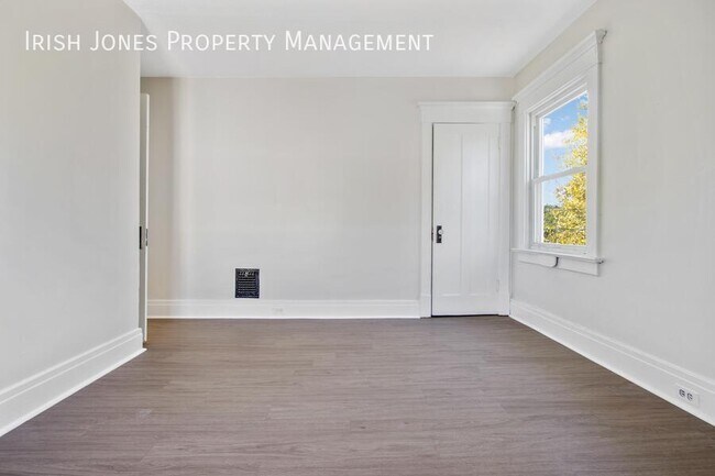 Building Photo - 2518 Delaware Ave