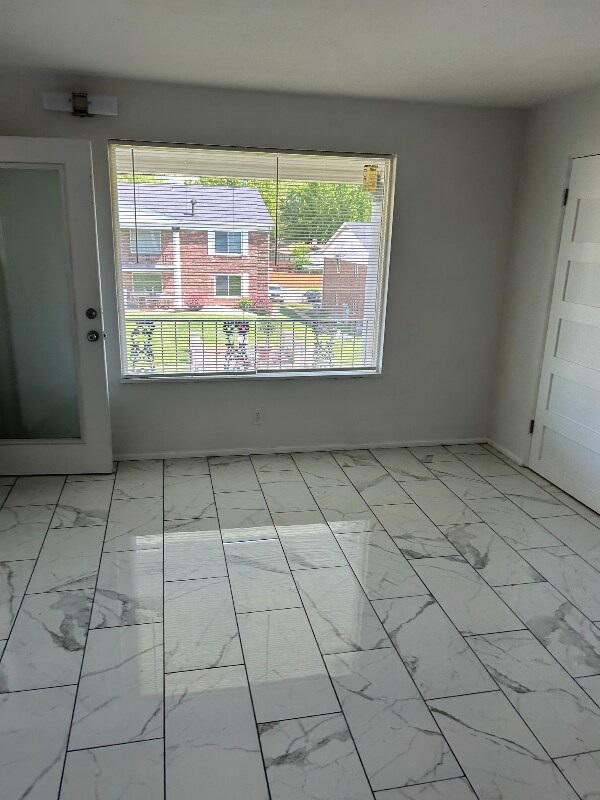 Building Photo - 223 Anderson Ln