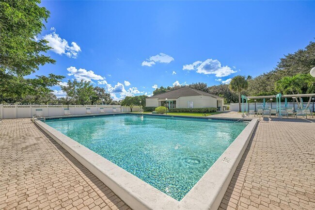 Building Photo - 3001 W Rolling Hills Cir