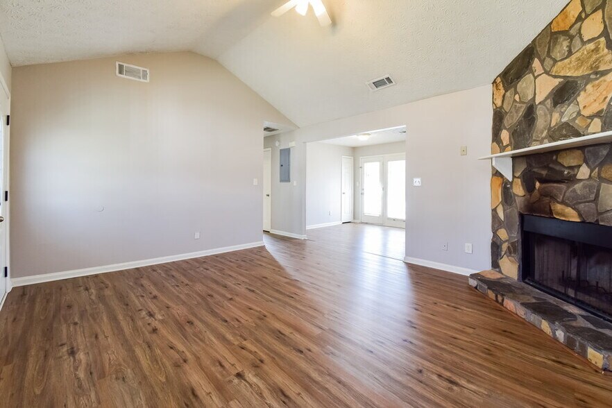 Building Photo - 5215 Austin Pl