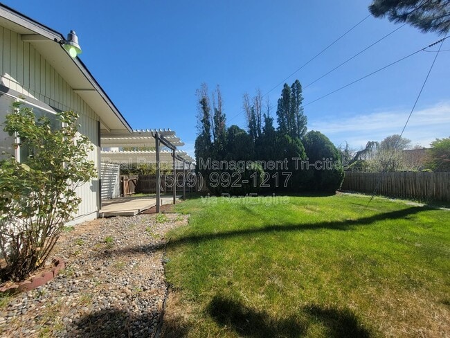 Building Photo - 8831 W Entiat Ave