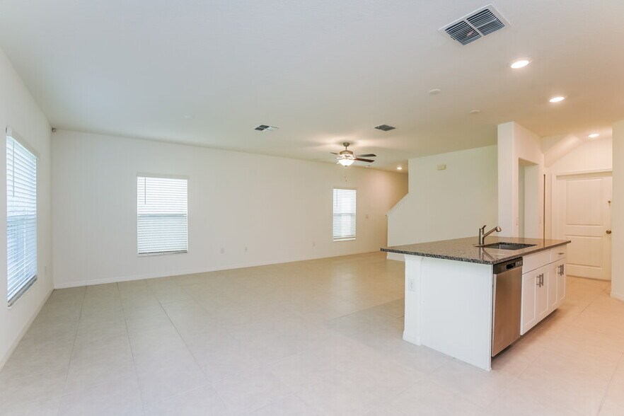Building Photo - 7308 Spring Snowflake Ave