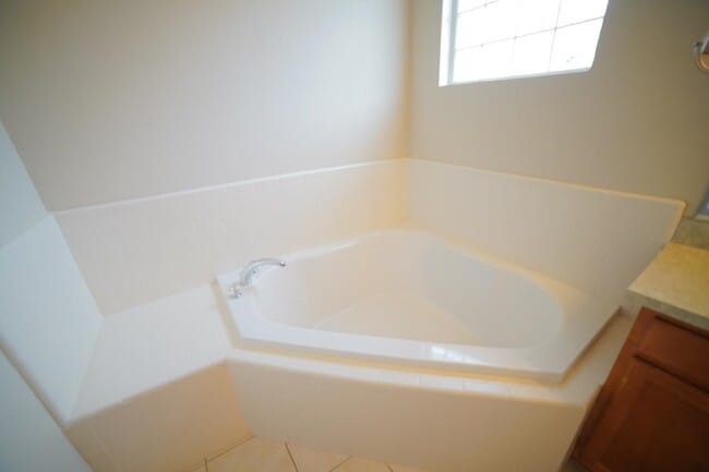 Building Photo - 5560 Hampton Hill Cir