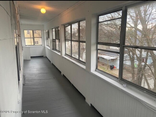 Building Photo - 219 N Bromley Ave