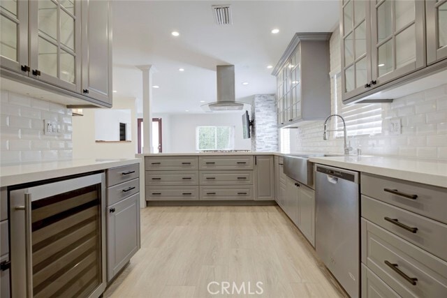 Building Photo - 247 N Oak Ave