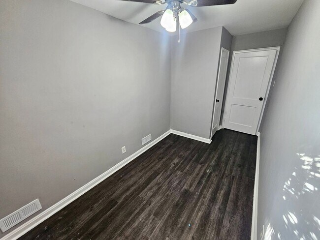 Building Photo - 845 Jaydee Ave