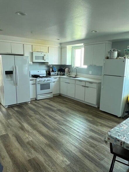 Building Photo - 608 E 29th St