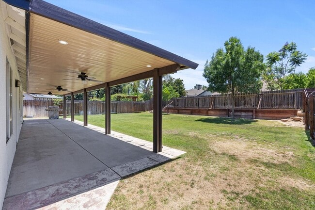 Building Photo - 10303 Roehampton Ave