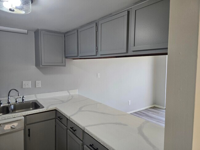 Building Photo - 308 Miracle Strip Pkwy SW