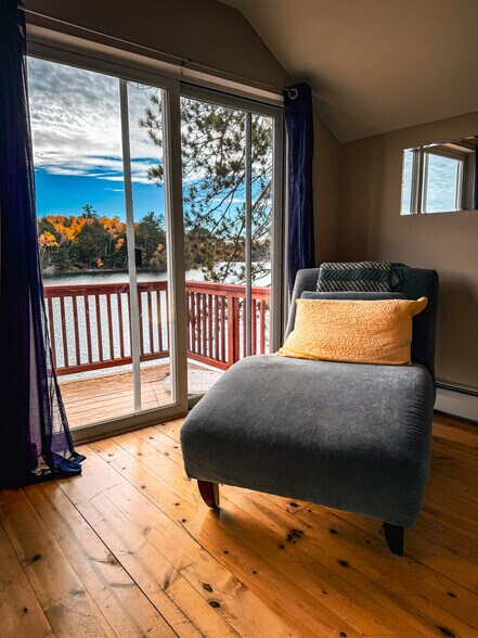 Building Photo - 440 S Peninsula Ln